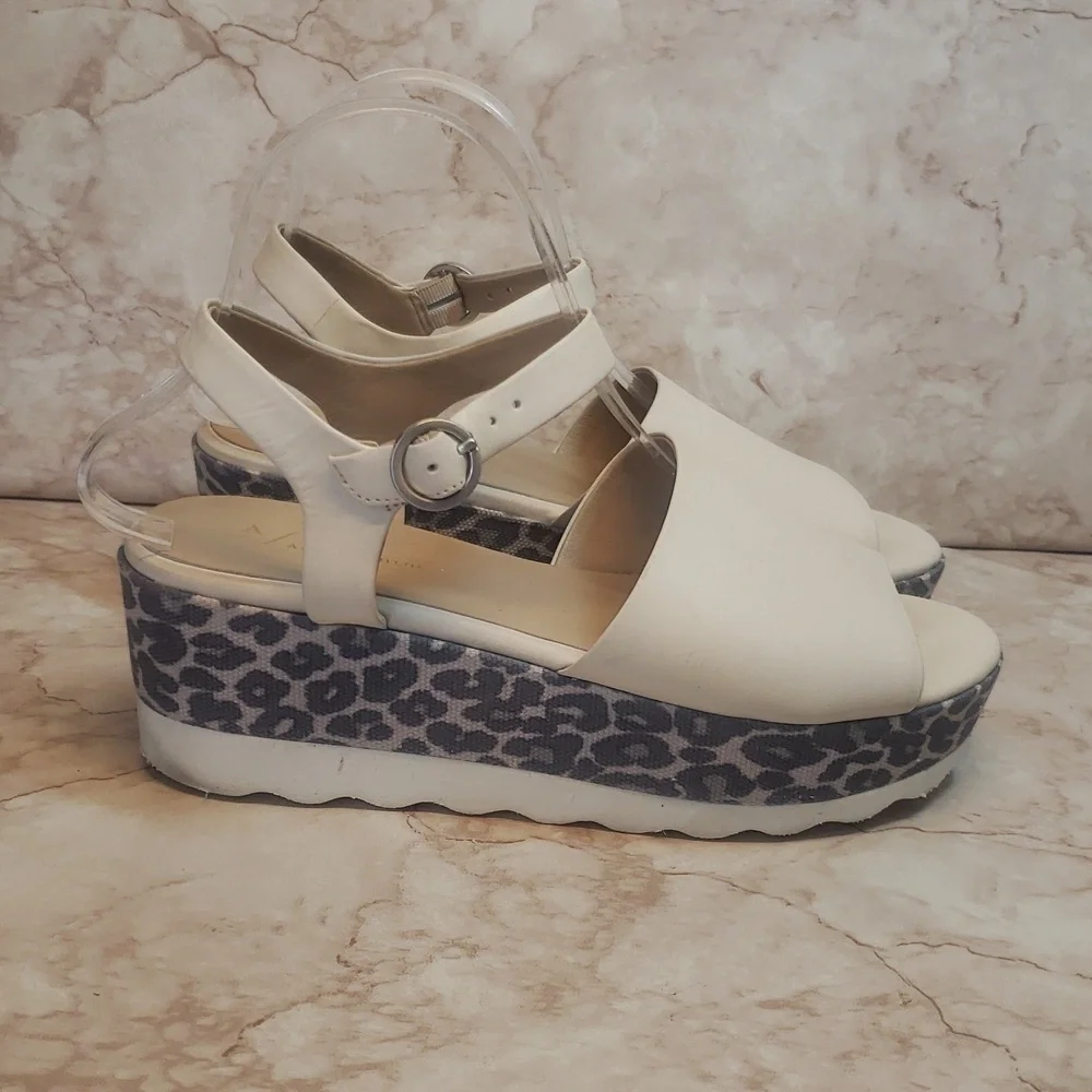 Antropologie Women's Cream And Gray Animal Print  Platform Sandals Size 40